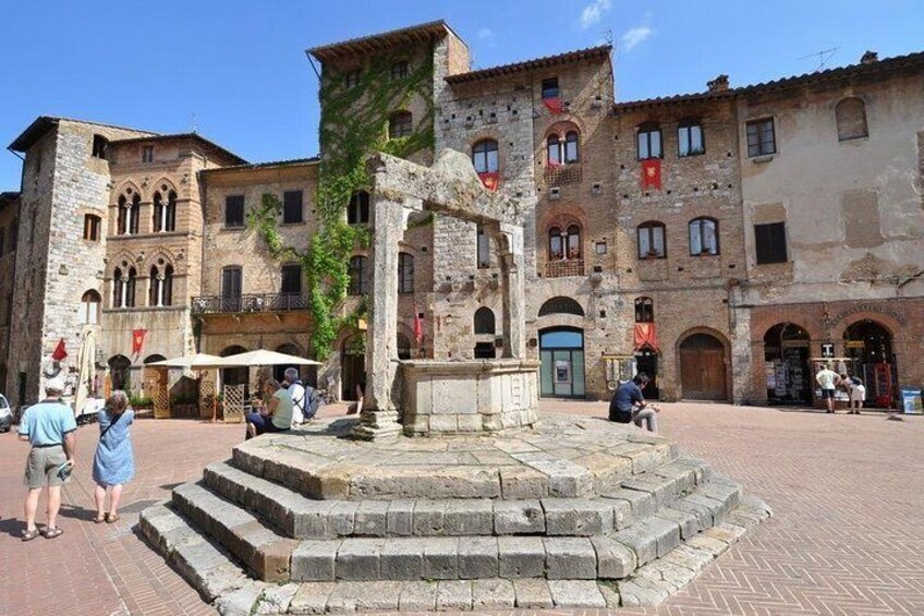 Piazza in San Gimignano