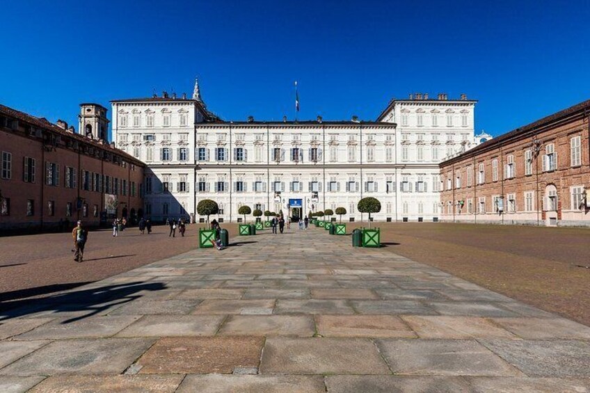 Castello Square