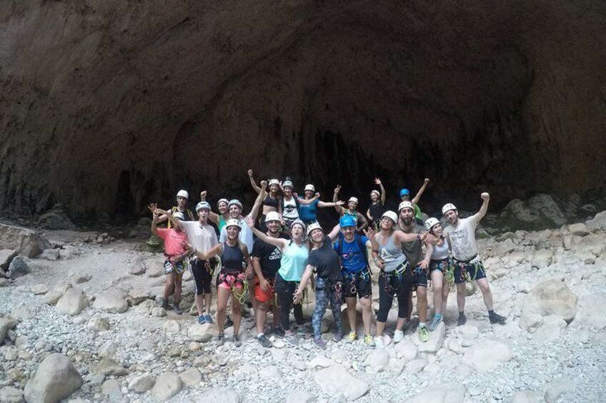 Group of friends in the Cueva de la Ermita - Garganta Verde