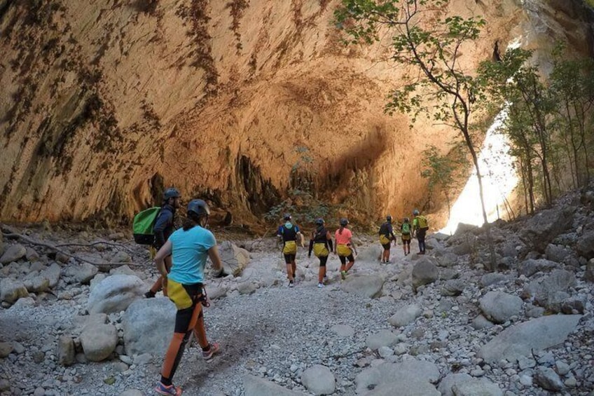 Hermitage Cave - Garganta Verde