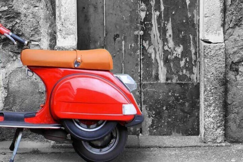 Vespa tour in Tuscany (Guided)