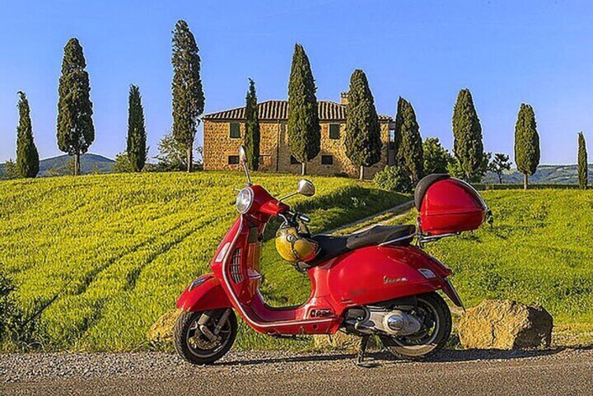 Vespa tour in Tuscany (Guided)