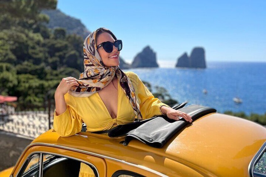 Dolce Vita vintage photo experience with yellow Fiat 500
