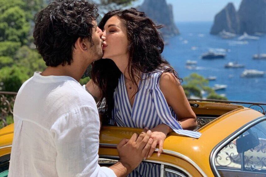 Dolce Vita vintage photo experience with yellow Fiat 500