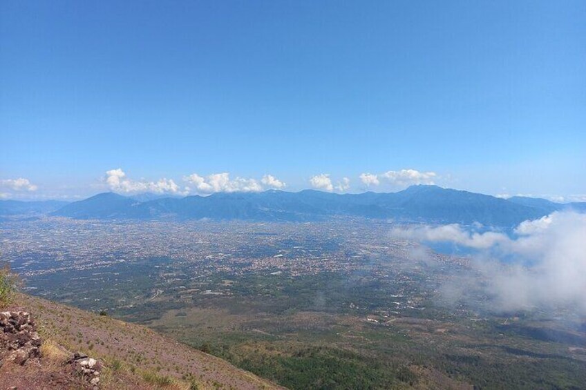 Guided tour of Pompeii & Vesuvius with entrance and light lunch