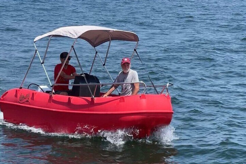 Eco Electric boat rentals in San Diego Bay. Motor boats for rent. Sun shade, dog friendly. Up to 4 adults and 1 child capcity