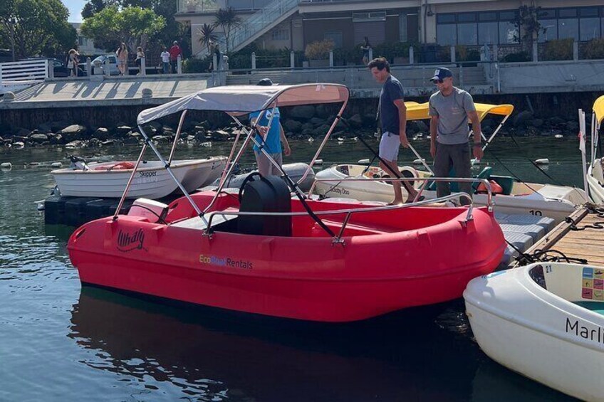 Fun things to do in San Diego Bay - electric boat rentals. Fun picnic on the water with Downtown views