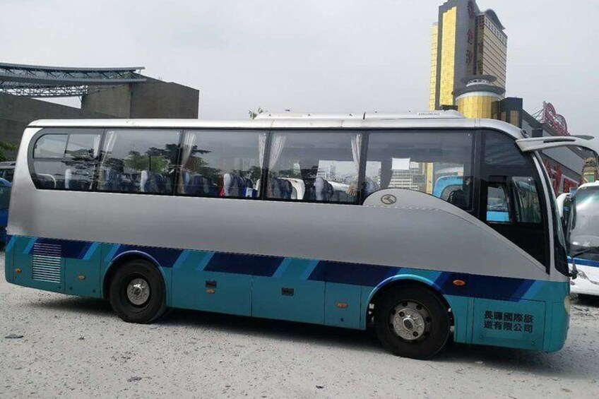 4-hour Service - 37-Seat Tour Bus