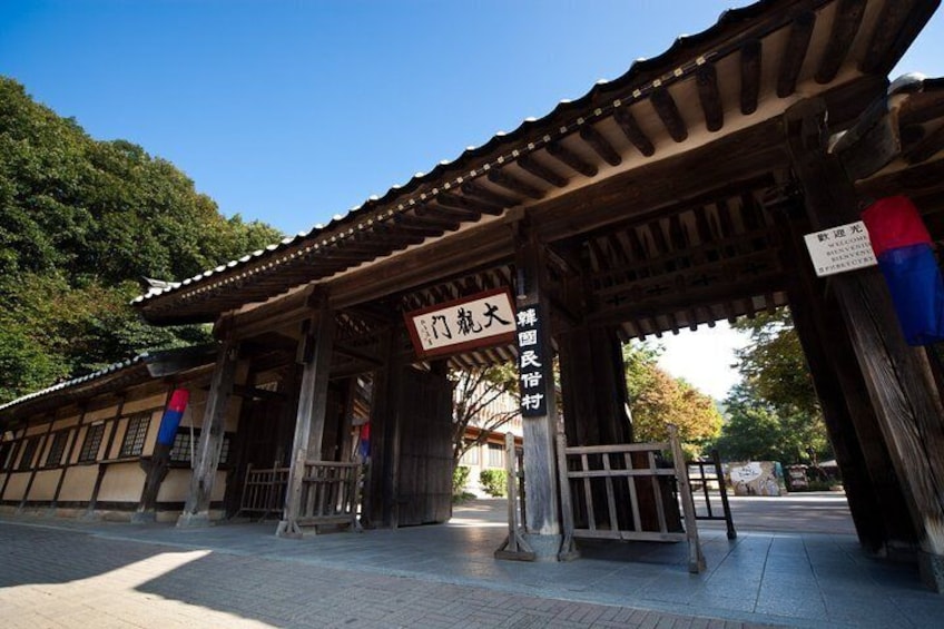 Korean Folk Village, Suwon hwaseong fortress, Icheon Ceramic experience Tour