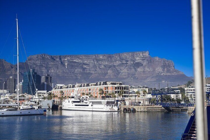 Full Day: Robben Island, Bo-kaap and Table Mountain Tour