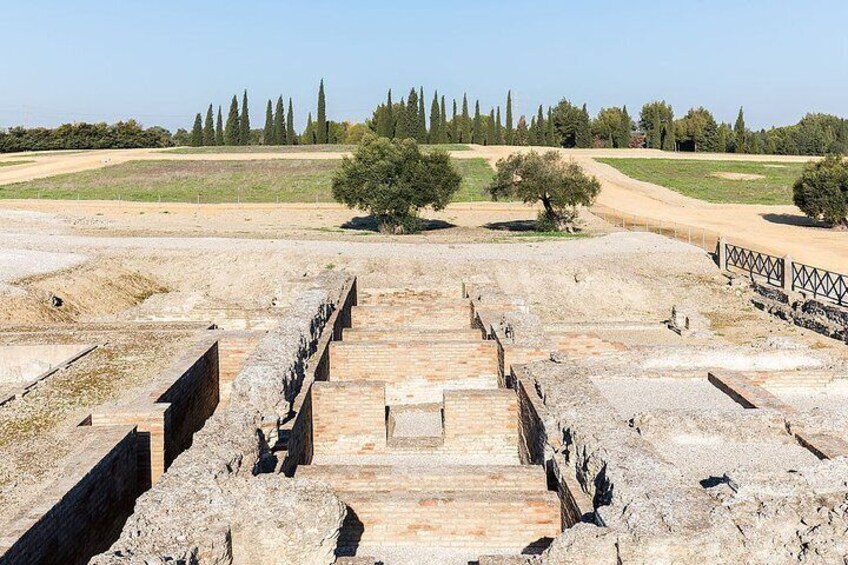 Small Group Guided Tour Game of Thrones at Itálica