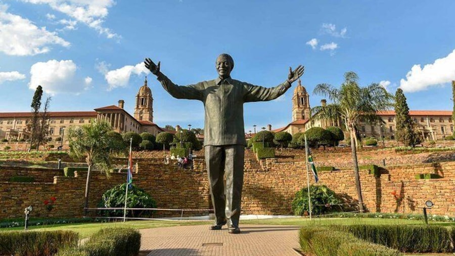 Former President Nelson Mandela statue at union Building