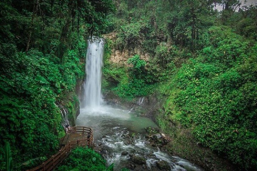 La Paz Waterfalls