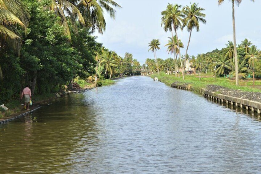 21hrs Private Houseboat Tour at Alleppey.