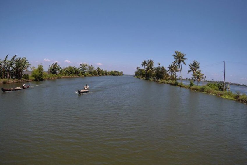 21hrs Private Houseboat Tour at Alleppey.