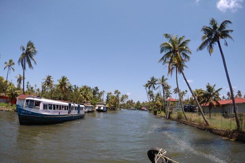 One full day trip to Alleppey Houseboat from Kochi.