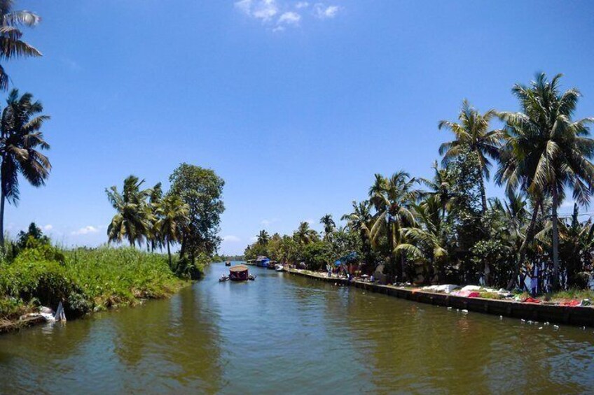 One full day trip to Alleppey Houseboat from Kochi.