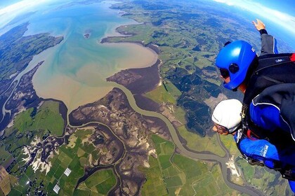 20,000 Feet Tandem Skydive & Gannet Experience