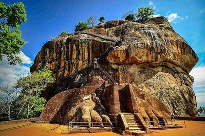 Full-Day Hop-On Hop-Off Tour of Sigiriya from Kandy with Lunch