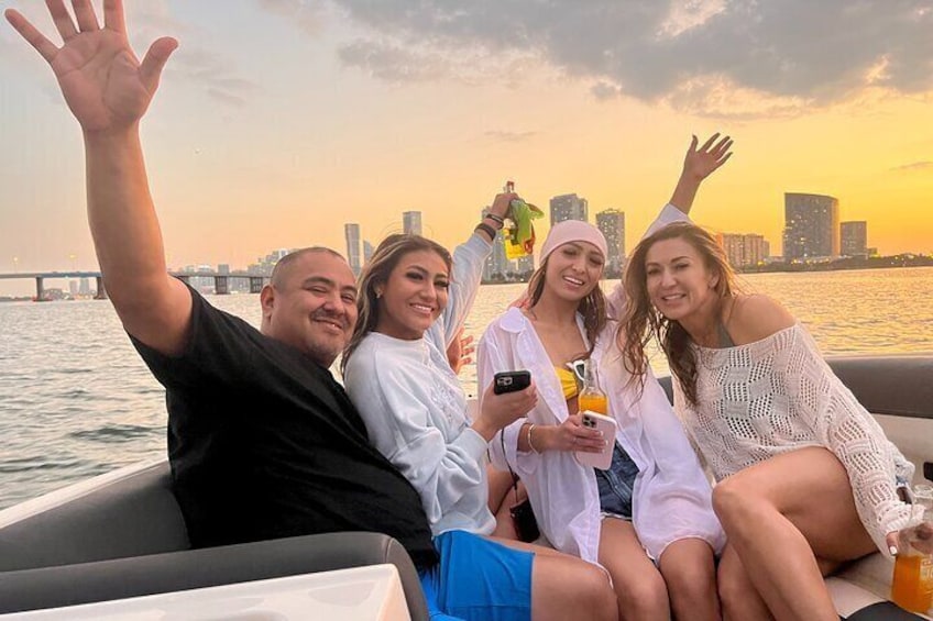 Boat Tour Adventure in Miami: Celeb Homes, Snorkeling Fun & more!