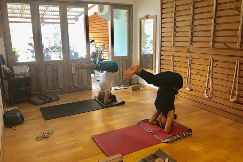 Yoga in Bali (Iyengar yoga class)