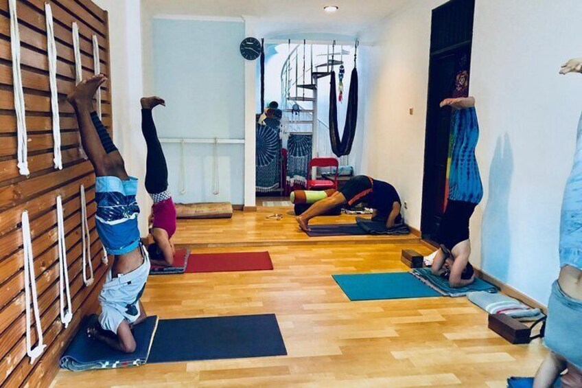 Yoga in Bali (Iyengar yoga class)