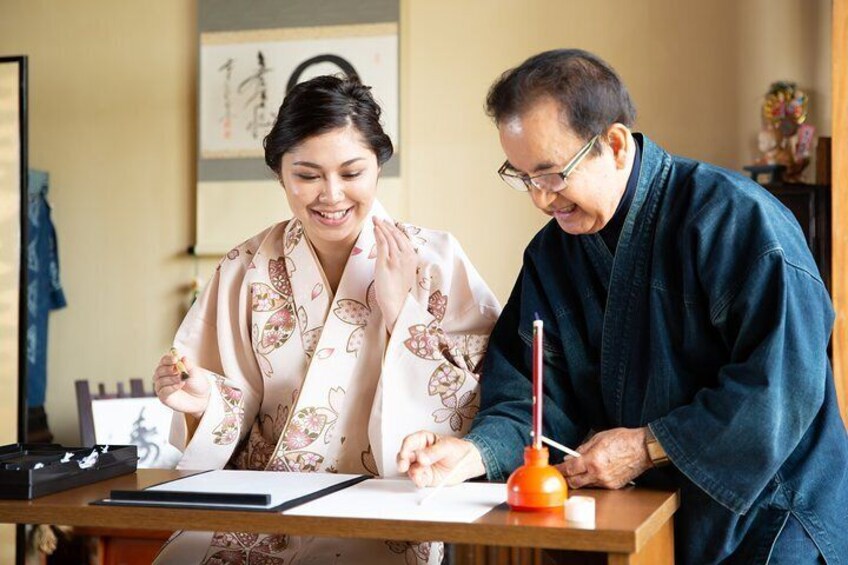 Experience Japanese calligraphy in a Japanese-style room in Onna village