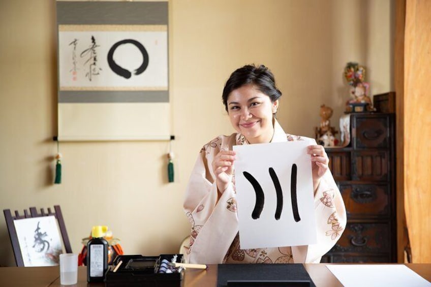 Experience Japanese calligraphy in a Japanese-style room in Onna village