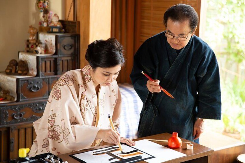 Experience Japanese calligraphy in a Japanese-style room in Onna village