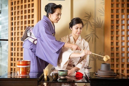 Tea ceremony experience with simple kimono in Okinawa