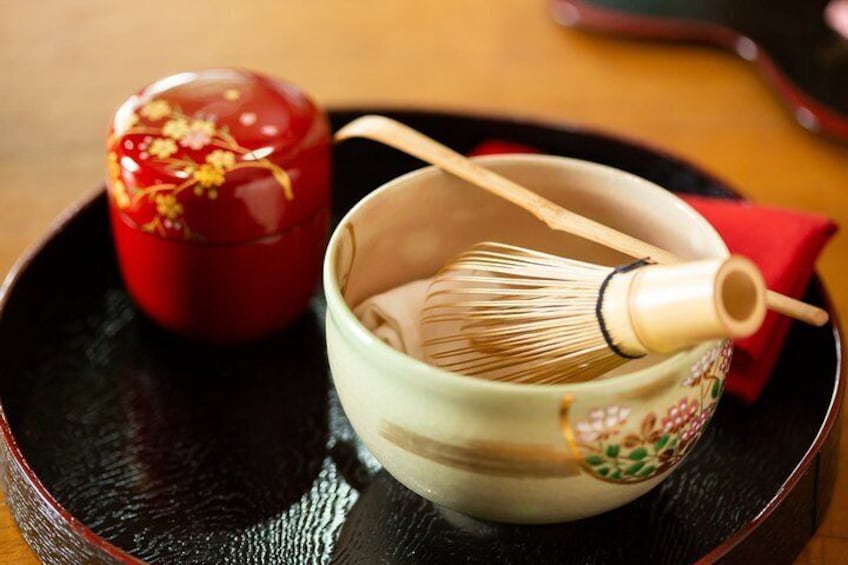 Experience Japanese culture "tea ceremony" in a full-fledged tea room wearing a simple kimono