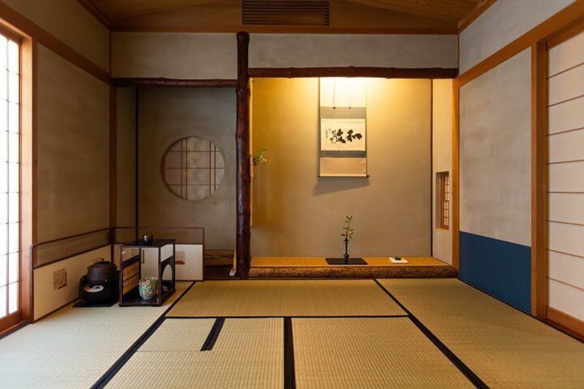 Experience Japanese culture "tea ceremony" in a full-fledged tea room wearing a simple kimono