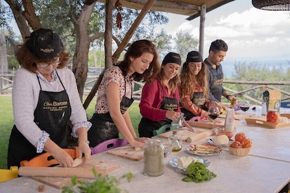 Private Pasta and Pizza Master Class with Pick Up in Sorrento