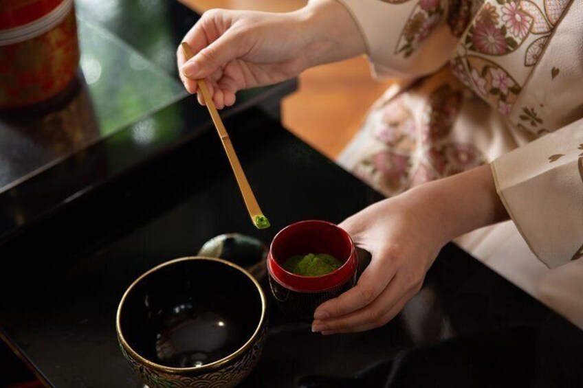 Experience Japanese culture "Sando" tea ceremony, flower arrangement, and calligraphy in one day in Onna Village, Okinawa