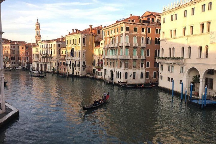 Waking up from Rialto bridge