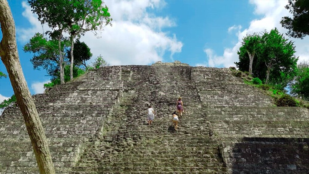 Tikal Ruins and Yaxha Ruins Overnight Tour
