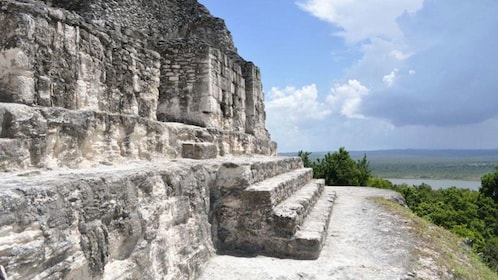 Yaxha & Topoxte -kierros lounaalla