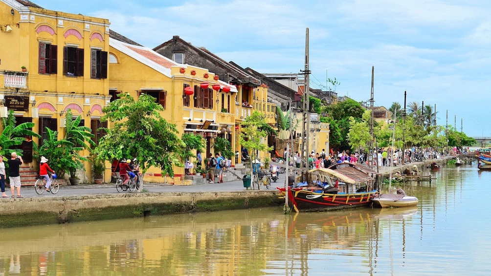 Door Eyes in Hoi An - The Mystery of an Ancient Town in Vietnam