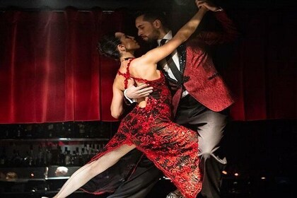 Billet pour le spectacle Rojo Tango avec transferts privés depuis le port e...