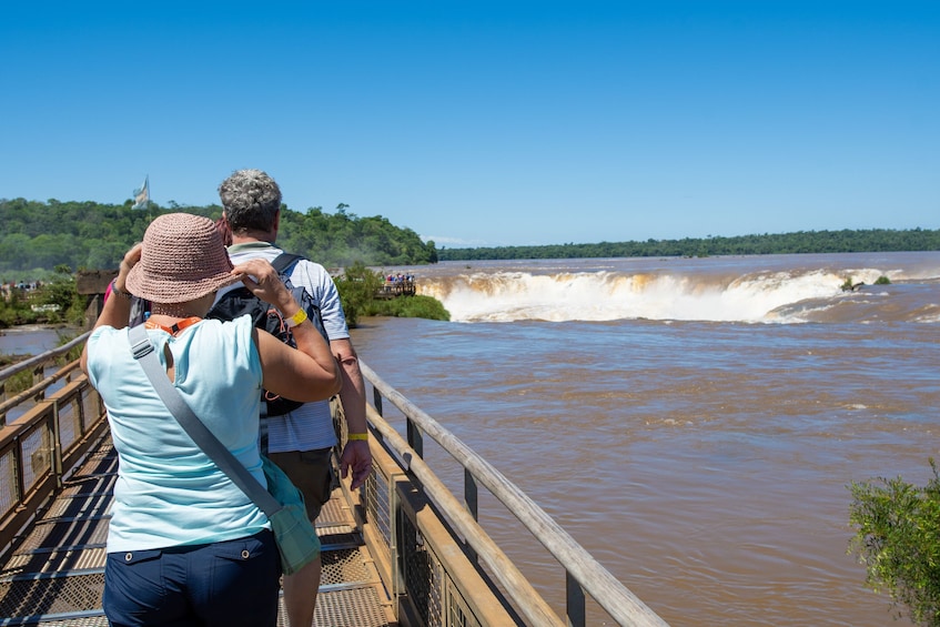 Cargar ítem 2 de 9. Iguazu Falls Boat Tour & Jungle Truck Ride
