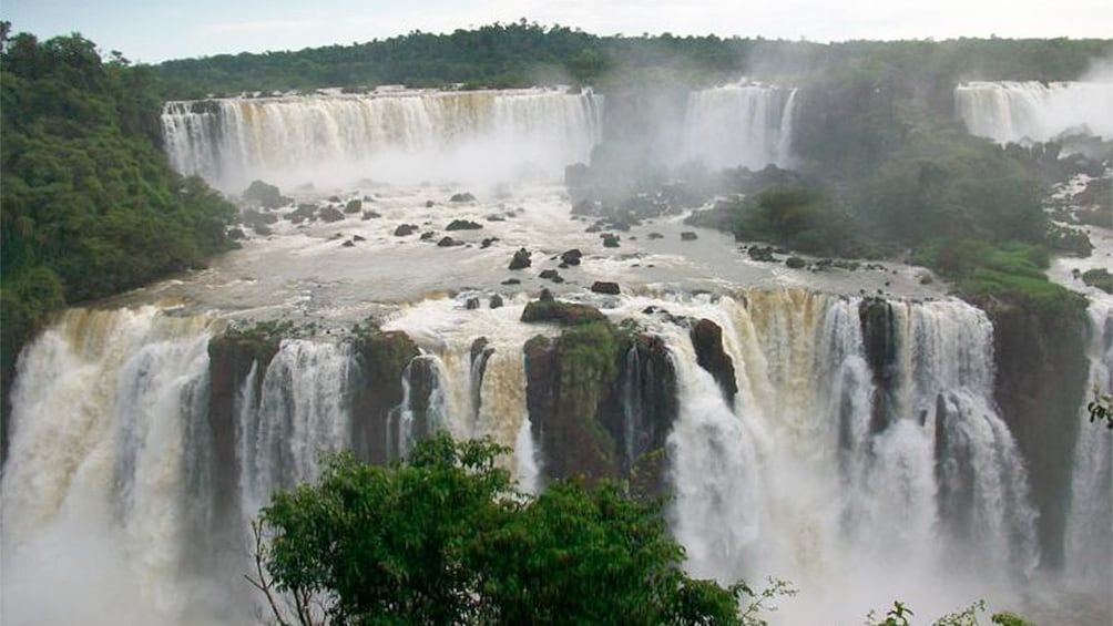 Cargar foto 5 de 8. Stunning look of Iguazu Falls