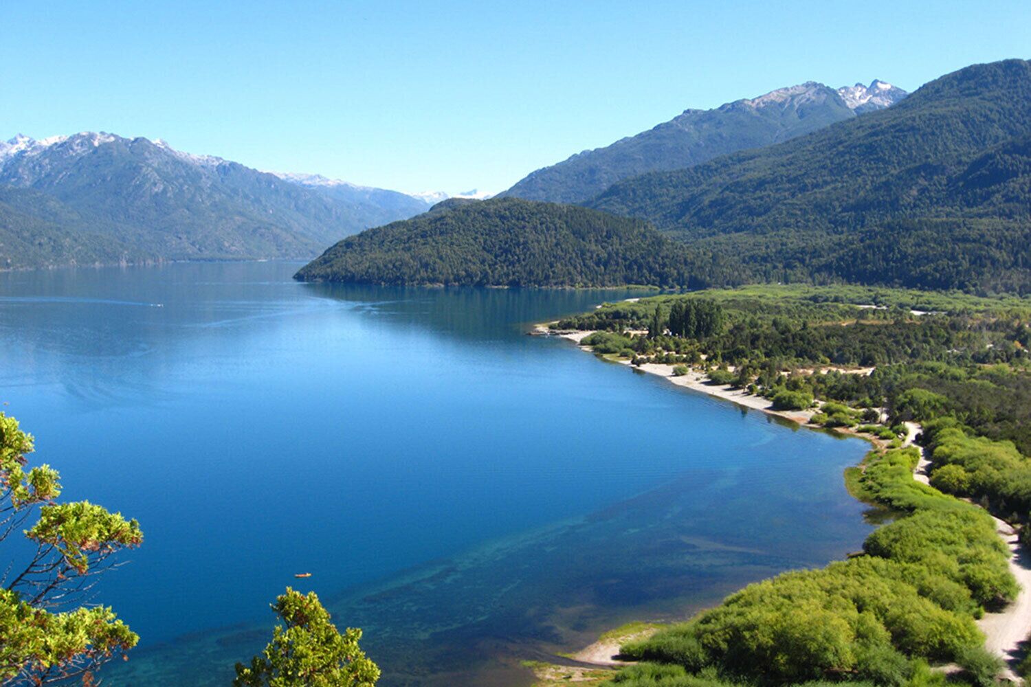 From Bariloche to the Andean Region: Discover El Bolsón and Lago Puelo