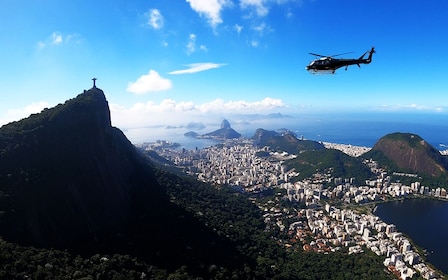 Helikoptertur till Sockerberget och Rio med lunch