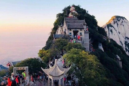 Full-Day Private Tour to Mt. Huashan with Return Cable Car Ride