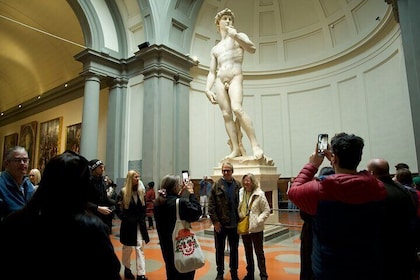 Accademy Gallery: "Standing Before Michelangelo’s David"