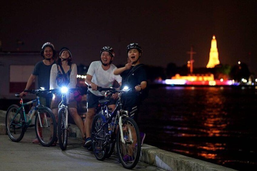 NR-04 WangLang adventurous cycling with a night life cultures of Bangkokian