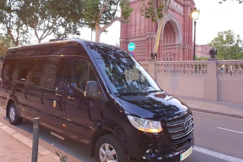 Three Countries in One Day Private Experience: France, Andorra, Spain.
