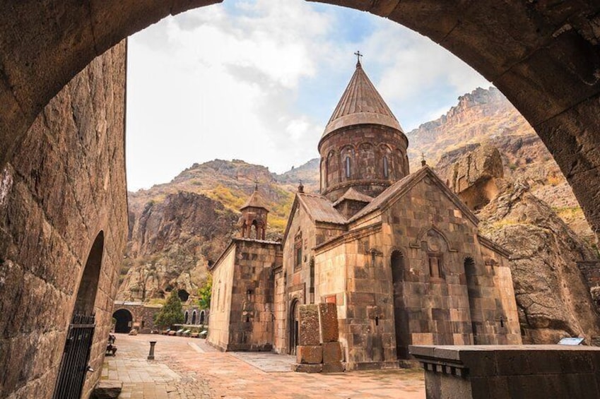 Garni Temple, Geghard Monastery, Lavash baking, Arch of Charents (private tour)
