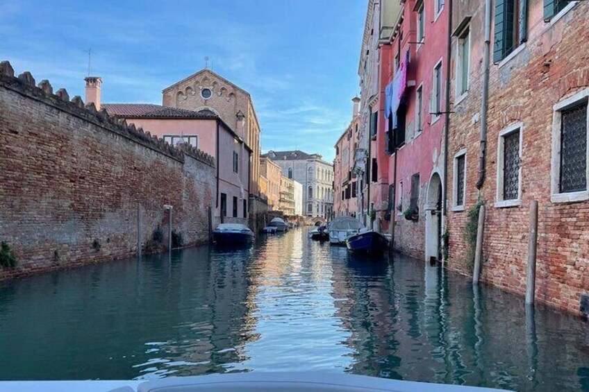 Cruise in Venice Hidden Canals on Electric Boat