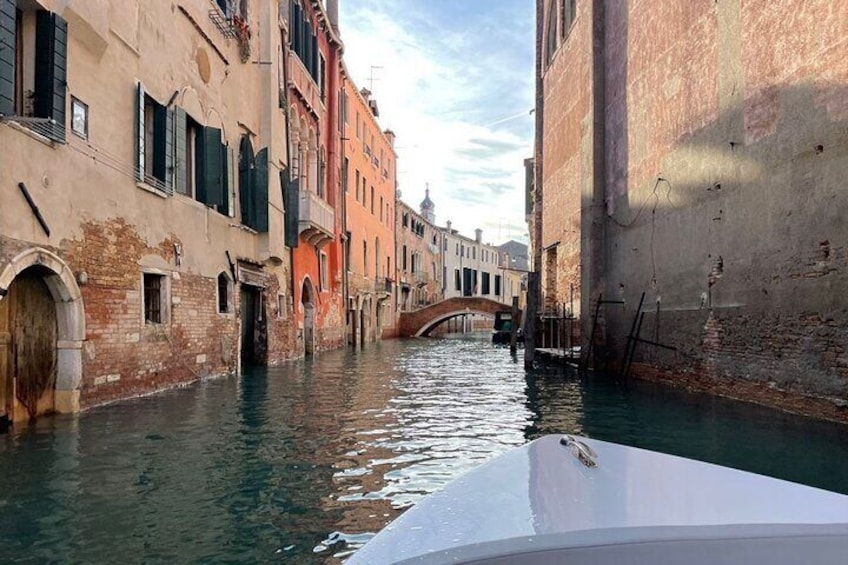 Cruise in Venice Hidden Canals on Electric Boat